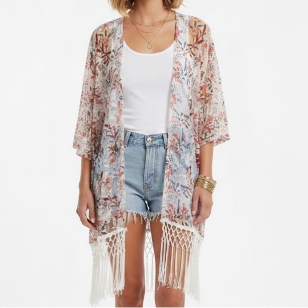 Suzy Shier | Oversized White Red and Blue Floral Kimono Cardigan with Fringe